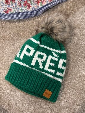 apres pom pom beanie